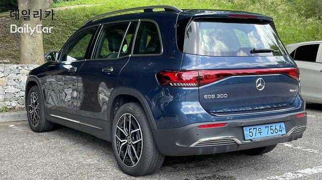 메르세데스-벤츠 EQB