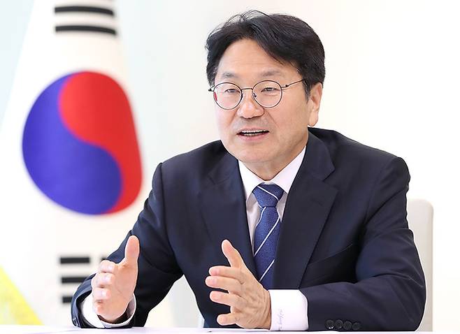 강기정 광주시장이 22일 세계일보와 가진 인터뷰에서 일자리를 확대하는 방안 등을 설명하고 있다. 광주시 제공