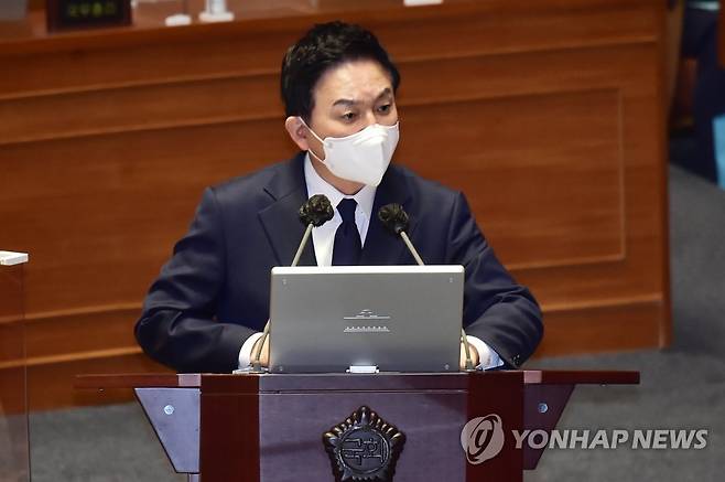 원희룡 국토교통부 장관 답변  원희룡 국토교통부 장관이 지난 26일 오후 국회에서 열린 경제 분야 대정부질문에서 의원 질문에 답하고 있다. 2022.7.26 [국회사진기자단] uwg806@yna.co.kr