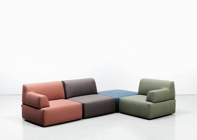 조립과 변형이 쉬운 모듈형 소파 시스템을 선보인 이탈리아 가구 브랜드 ‘KRIATALIA’(크리스탈리아) 제품.