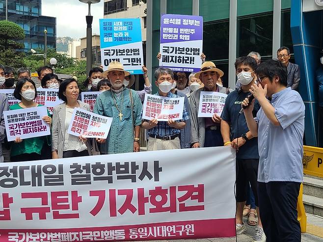 기자회견에서 발언 중인 정대일 박사 [촬영 박규리]