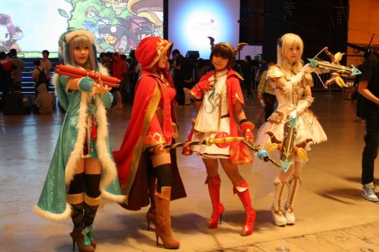 ▲ 귀여운 코스프레를 선보인 모델들