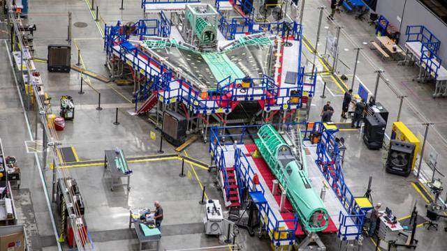 미국 종합방산기업인 록히드마틴이 초음속 여객기인 'X-59'를 제작하는 모습. 나사 홈페이지