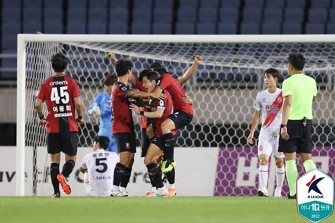 K리그2 2위로 올라선 부천 (한국프로축구연맹 제공) ⓒ 뉴스1