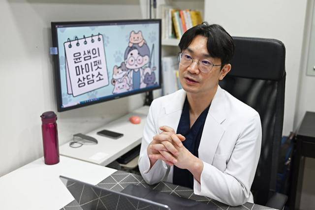 한 동네에서 20년 넘게 동네 수의사로 전념 중인 윤홍준 수의사.
