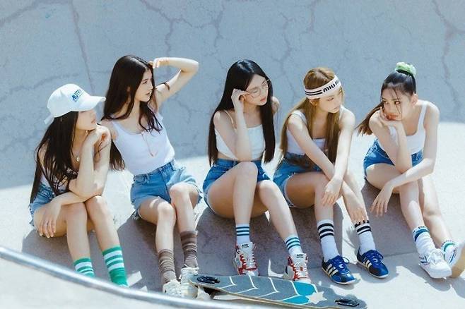 뉴진스는 8월 1일 첫 번쨰 미니앨범 '뉴 진스' 전 곡 음원을 공개하고 정식 데뷔했다. 어도어 제공