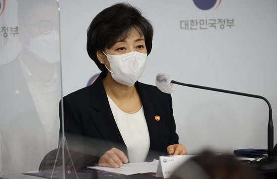 박순애 사회부총리 겸 교육부 장관이 29일 정부서울청사 브리핑실에서 교육부 업무보고 사전 브리핑을 하고 있다. 연합뉴스