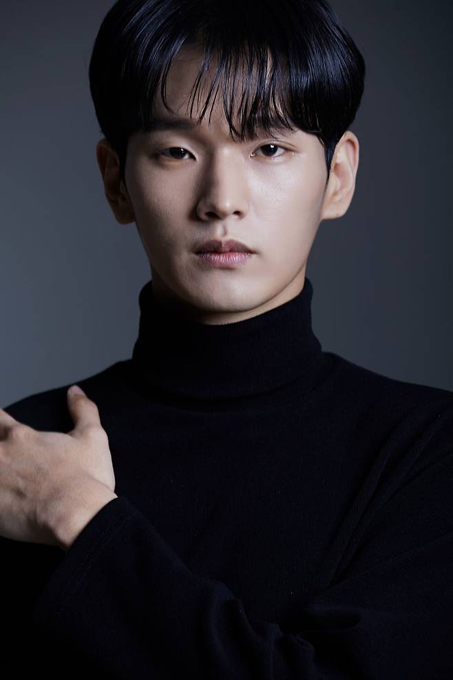 ‘링크’의 ‘이진근’은 신재휘에게 새로운 도전이었다. 현실감 넘치는 악역 연기를 처음 선보였으며, 선배 배우들과 연기하며 여유로움을 배웠다. | 미스틱스토리 제공