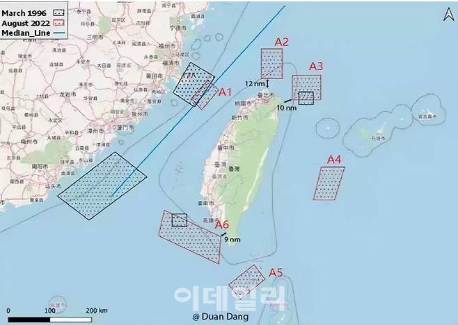 1996년 ‘3차 대만해협 위기’ 당시 중국 군사훈련(검정)과 이번 중국의 대만 포위 군사훈련(빨강) 규모 비교. 사진=군사전문기자 돤당 트위터