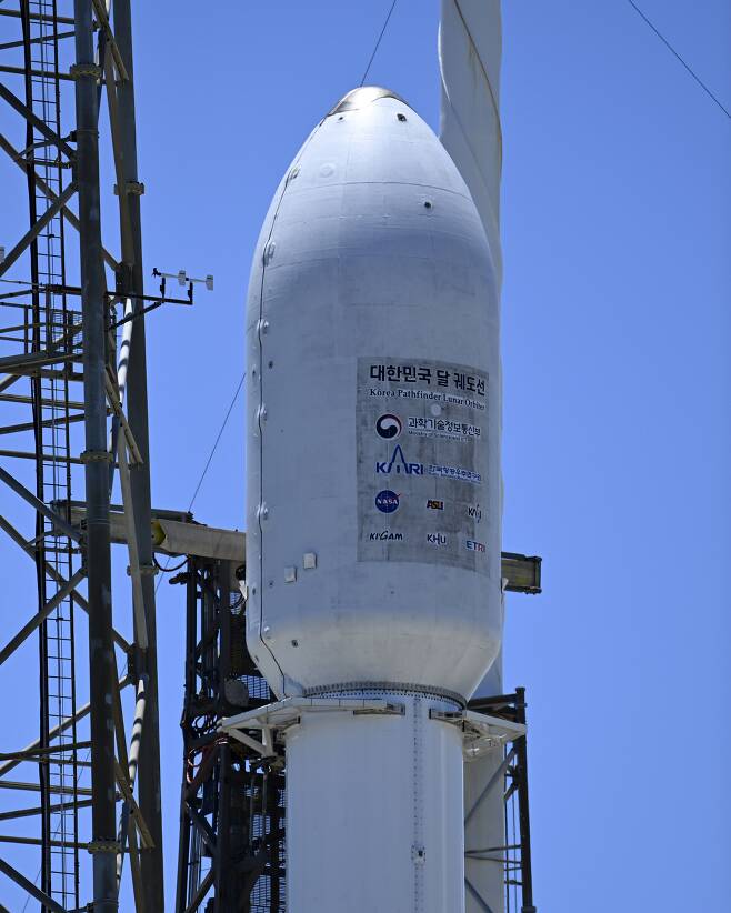 스페이스X 팰컨 9 로켓에 실려 우주로 향한 한국 최초의 달 궤도선 다누리. /UPI연합뉴스
