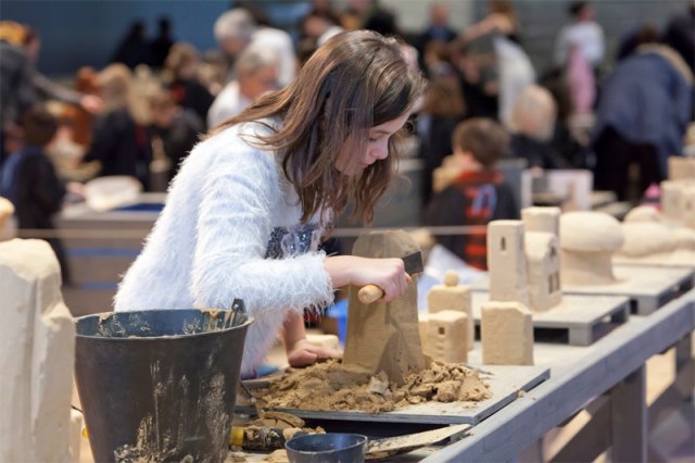 모래를 사용해 건물을 만드는 ‘샌드 캐슬, 꿈의 건축’. 프랑스 퐁피두센터의 예술 프로그램을 국내에 들여왔다. ⓒHerv´e V´eron‘ese Centre Pompidou
