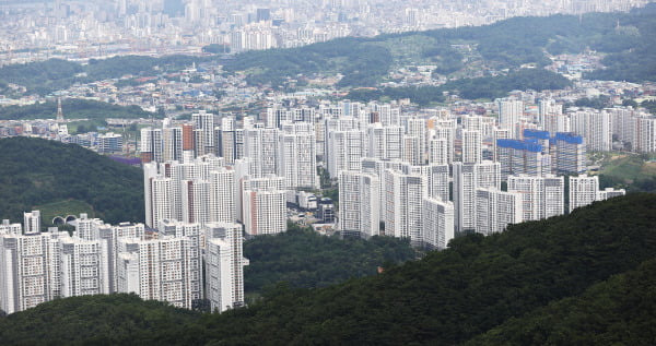 위례신도시 등 ‘준강남’으로 불리는 경기 하남시 일대 신도시 집값 하락세가 가팔라지고 있다. 하남시 감일지구 일대 전경.  /한경DB