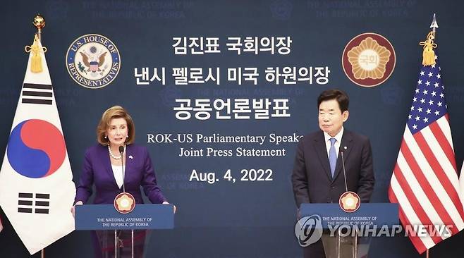 낸시 펠로시 미국 하원의장(왼쪽)과 김진표 국회의장 [연합뉴스 자료사진]