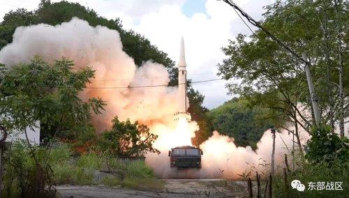 대만 동부 해역으로 발사되는 중국군 미사일 [중국 동부전구 웨이보. 재판매 및 DB 금지]