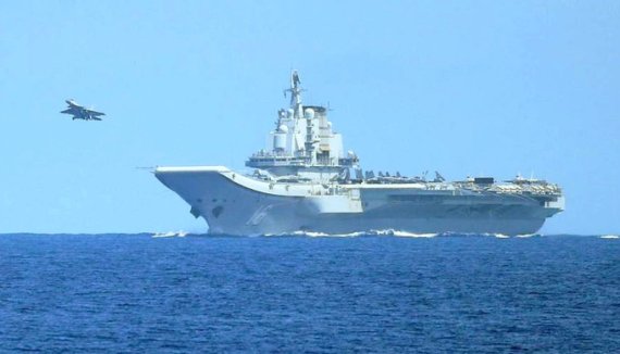 중국 랴오닝 항모전단이 지난 5월 23일 대만과 일본 오키나와 인근 서태평양 해역에서 훈련을 하고 있다. 사진= 일본 방위성 홈페이지 캡처