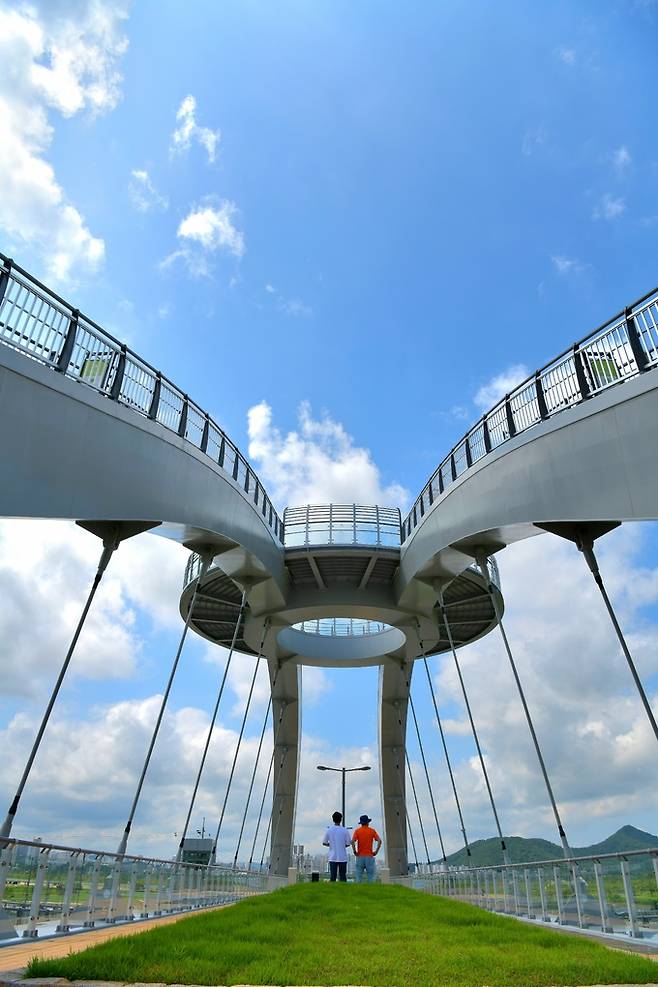 금강보행교 전망대.