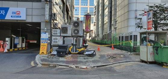 지난해 12월 31일 경기도 고양시 일산동구 마두동에 위치한 7층 규모 상가건물에서 발생한 싱크홀.[뉴스1]