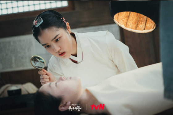 Kim Hyang-gi as her character Seo Eun-woo during a scene of the ongoing tvN series “Poong, The Joseon Psychiatrist” [TVN]