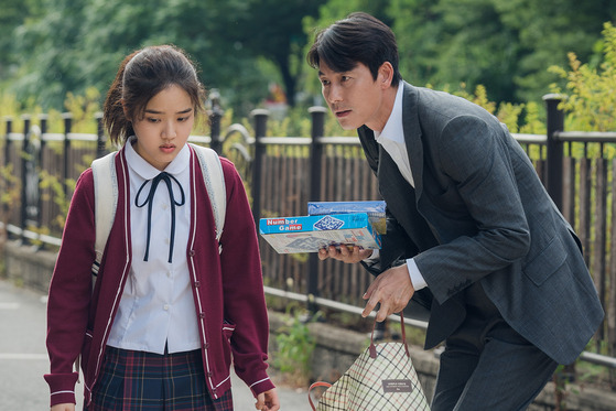 Kim Hyang-gi, left, and Jung Woo-sung during a scene of 2019 film "Innocent Witness" [LOTTE ENTERTAINMENT]