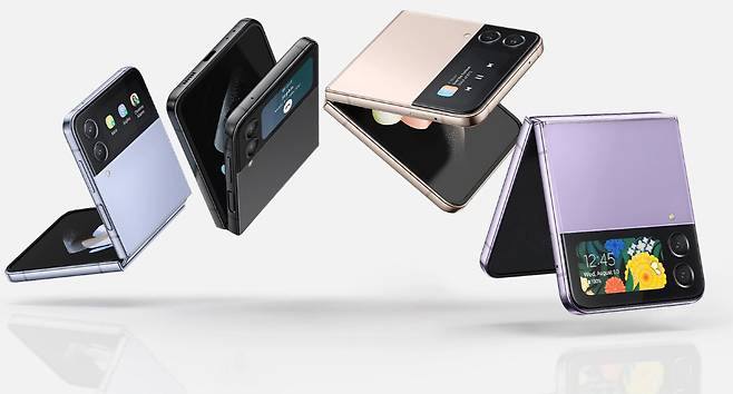 오는 10일 공개될 삼성전자 갤럭시Z플립4. 왼쪽부터 블루, 블랙, 핑크골드, 보라퍼플. [91모바일]