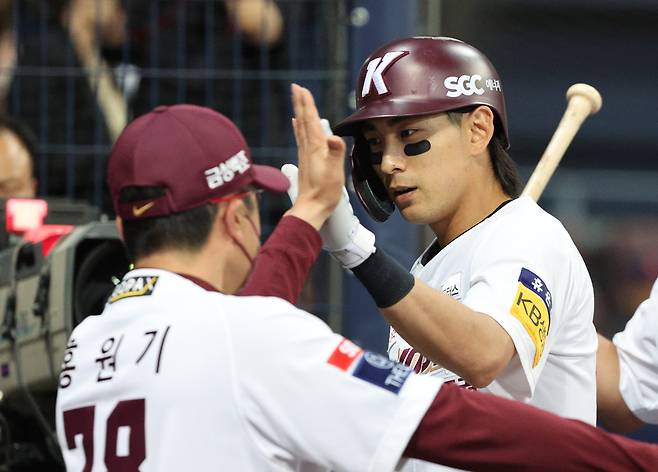 최연소-최소 경기 1,000안타 기록을 세운 키움 히어로즈 외야수 이정후 사진=연합뉴스