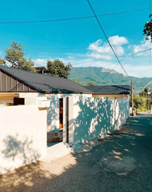 할머니가 살던 옛집을 리모델링한 김정현 씨의 세컨드 하우스 ‘유을’.