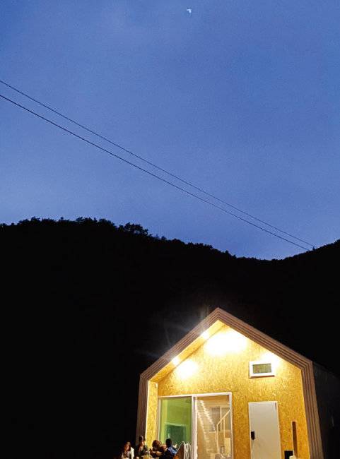 강원도 횡성에 위치한 봄쌀롱에서는 밤이면 쏟아져 내리는 듯한 별빛도 감상할 수 있다.