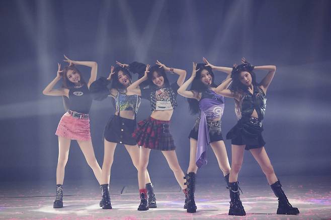 Girl group Itzy performs during its first world tour, “Checkmate,” in Seoul on Sunday. (JYP Entertainment)