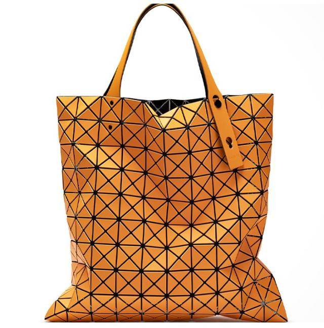 일본의 세계적 디자이너 이세이 미야케가 만든 유명한 가방 '바오바오백'. 이세이 미야케 공식 홈페이지 캡처