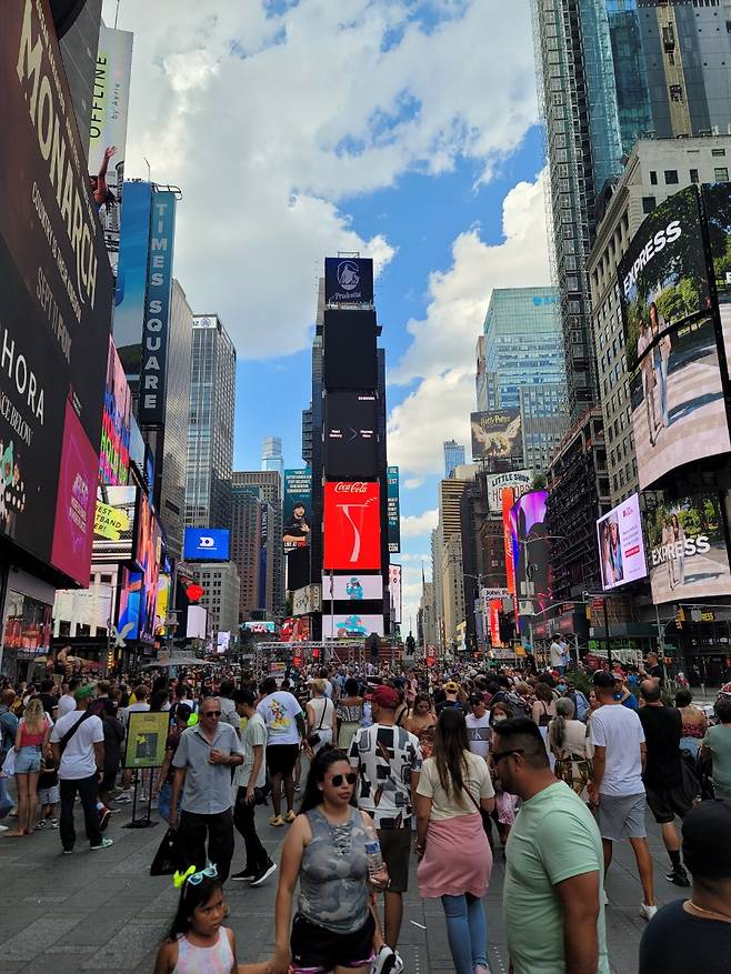 미국 뉴욕 타임스스퀘어의 디지털 옥외 광고. /사진=김승한 기자