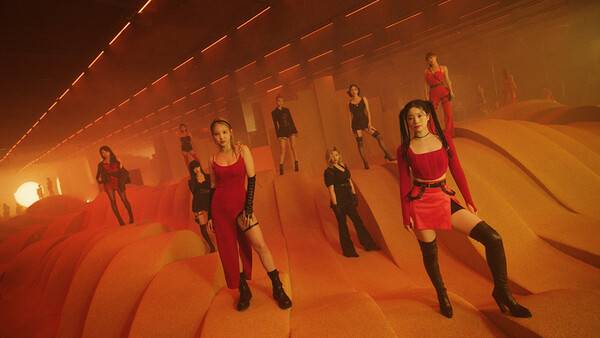 ▲ 트와이스 새 앨범 '비트윈 원앤투' 오프닝 트레일러. 제공|JYP엔터테인먼트