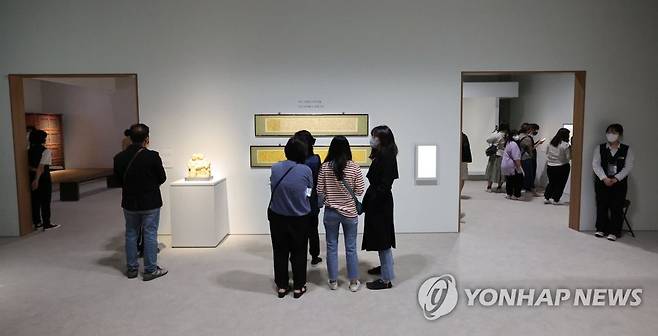 '어느 수집가의 초대' 찾은 관람객들 [연합뉴스 자료사진]