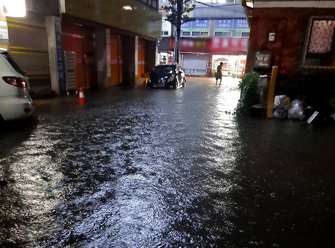 침수된 도로 [독자 제공. 재판매 및 DB 금지]