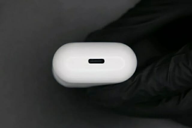 스위스 로잔공과대 로봇공학 석사과정 켄 필로넬이 USB-C 포트로 개조한 에어팟 충전 케이스의 모습 (사진=켄 필로넬)