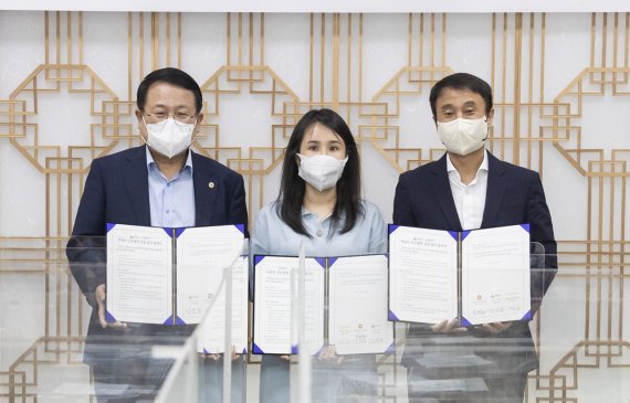 전북 익산시는 10일 ㈜함소아 어린이 질환 전문치료기관 건립을 위한 업무협약을 체결했다. /사진=익산시