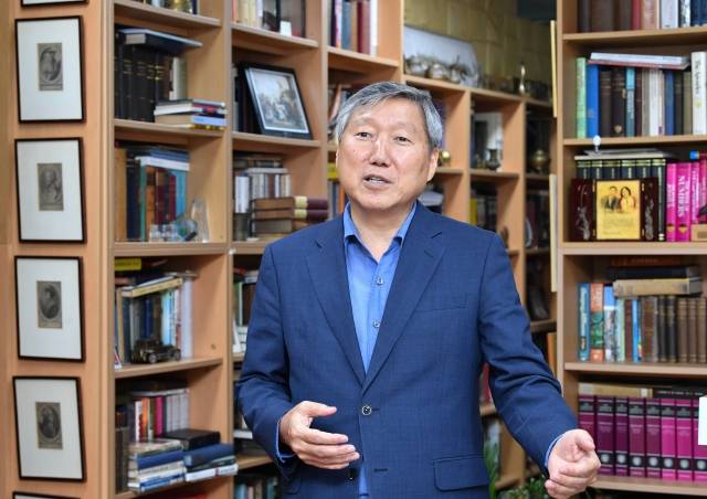 서창원 목사가 9일 서울 도봉구 한국개혁주의설교연구원에서  강단 사역에 대해 설명하고 있다. 신석현 포토그래퍼