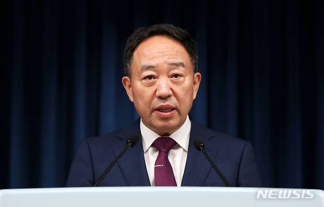 [서울=뉴시스] 홍효식 기자 = 강승규 시민사회수석이 20일 서울 용산 대통령실 청사 브리핑룸에서 국민제안 심사위원회 출범 관련 브리핑을 하고 있다. 2022.07.20. yesphoto@newsis.com