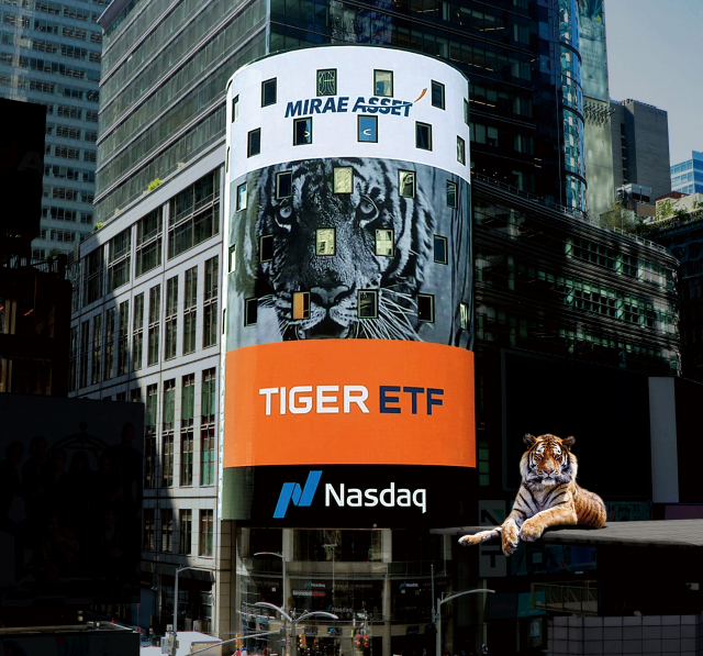 미국 뉴욕 타임스스퀘어 나스닥 마켓사이트에 표시된 ‘TIGER ETF’의 광고/미래에셋그룹