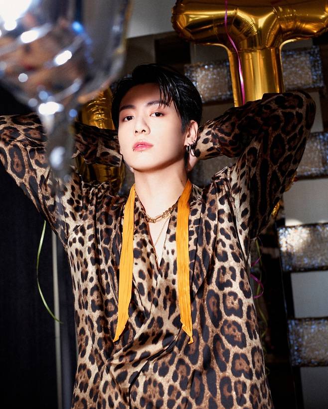 방탄소년단 정국 中팬클럽, 전국 지하철 1만 6508개 생일 광고..全세계 아티스트 '최초'·'최대' 규모