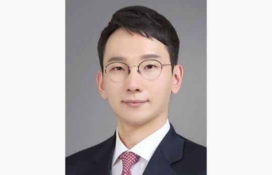 대통령실 청년대변인에 내정된 국민의힘 박민영 대변인은 과거 극우 성향 커뮤니티 ‘일베’의 표현을 사용했다는 의혹에 대해 동생이 몇몇 게시글을 작성했다는 이야기를 듣고 삭제 조치를 해달라고 요구했다고 해명했다.