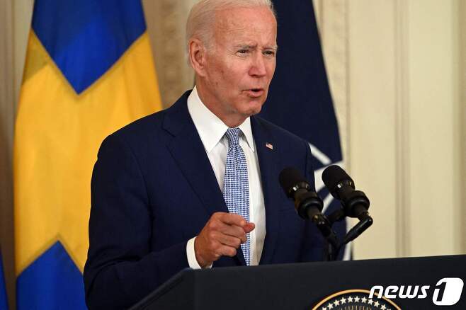 조 바이든 미국 대통령이 9일(현지시간) 워싱턴 백악관에서 열린 핀란드와 스웨덴의 나토 가입을 지지하는 비준안 서명식서 연설을 하고 있다. ⓒ AFP=뉴스1 ⓒ News1 우동명 기자