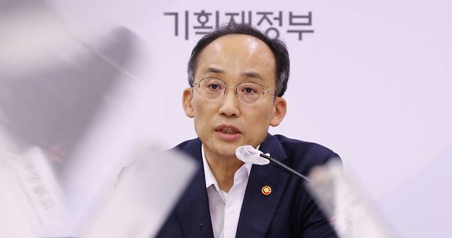 추경호 부총리가11일 정부세종청사에서 추석 민생안정대책 브리핑을 하고 있다. 연합뉴스