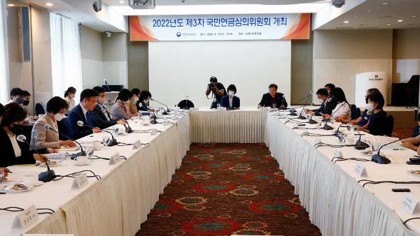 10일 서울 중구 프레지던트호텔에서 조규홍 보건복지부 제1차관 주재로 2022년도 제3차 국민연금심의위원회가 열리고 있다. 보건복지부 제공