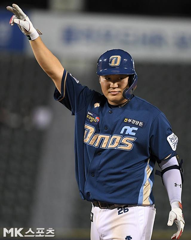 팬에게 쓴 자필 편지로 감동을 안겼던 박대온이 이번엔 맹타로 행복도 선물했다. 사진(서울 잠실)=천정환 기자