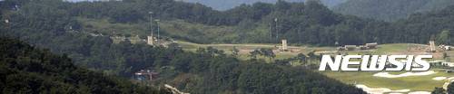 【성주=뉴시스】최진석 기자 = 8일 경북 성주 초전면 사드기지에서 사드(THAAD·고고도미사일방어체계) 발사대가드 배치돼 있다. 지난 7일 주한미군은 사드 4기를 추가로 배치해 사드 1개 포대를 완성 했다. 2017.09.08. myjs@newsis.com