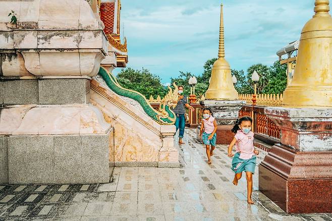 핑크색 대리석이 아름다운 왓찰롱