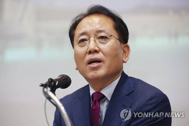 취임 소감 밝히는 윤성용 국립중앙박물관장 (서울=연합뉴스) 진연수 기자 = 윤성용 신임 국립중앙박물관장이 11일 오전 서울 용산구 국립중앙박물관 교육관에서 열린 취임 기자간담회에서 취임 소감을 밝히고 있다. 2022.8.11 jin90@yna.co.kr