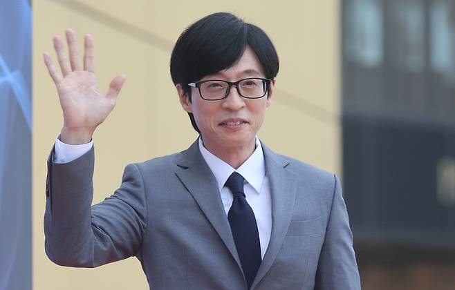 유재석 (영종도=연합뉴스) 류효림 기자 = 방송인 유재석이 지난달 19일 오후 인천 영종도 파라다이스시티 호텔에서 열린 제1회 청룡시리즈어워즈 레드카펫 행사에 참석하고 있다. ryousanta@yna.co.kr