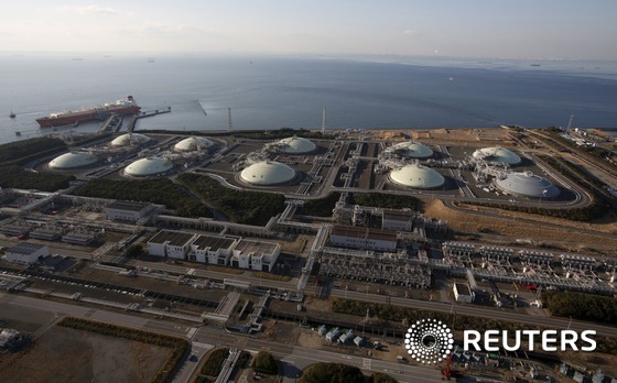 일본 도쿄전력 후쓰화력발전소의 액화천연가스(LNG) 저장탱크.  ⓒ 로이터=뉴스1 자료 사진