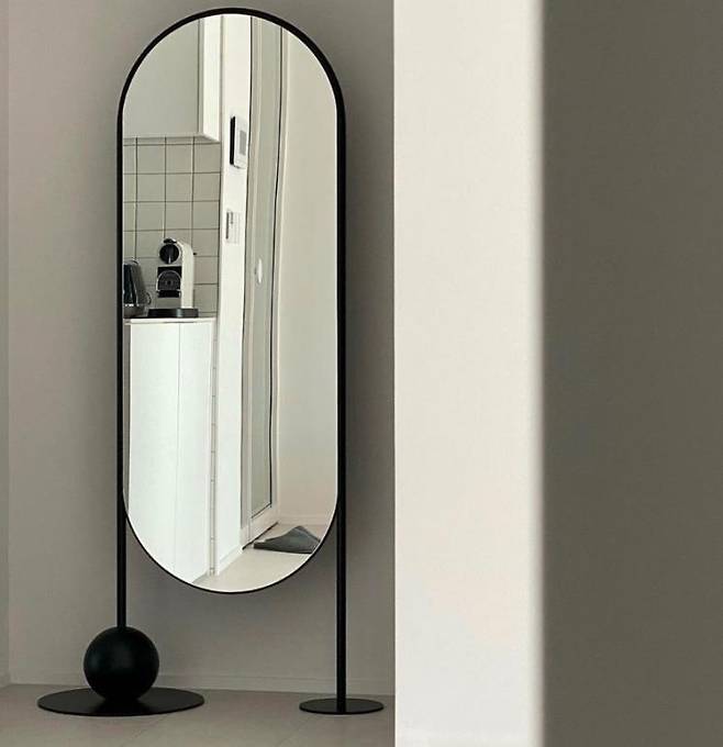 HOUSE MIRROR (for family)/ 패밀리 하우스 미러는 87만원. SMILE,MOON